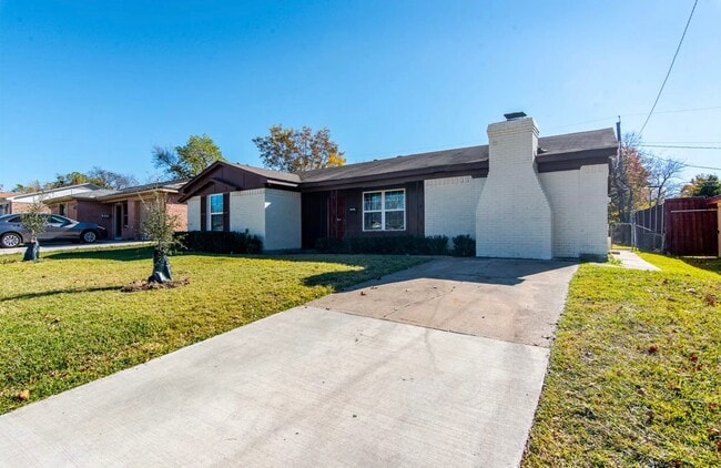 Building Photo - 830 E Linda Dr