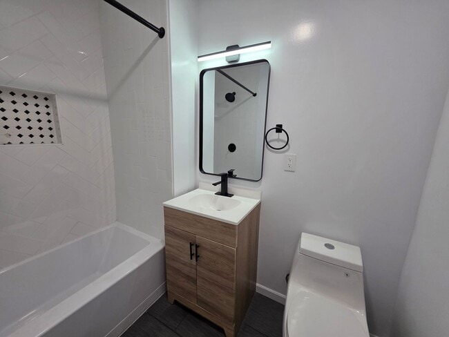 Building Photo - Fully Rehabbed 3 bedroom 2 bathroom house for rent!