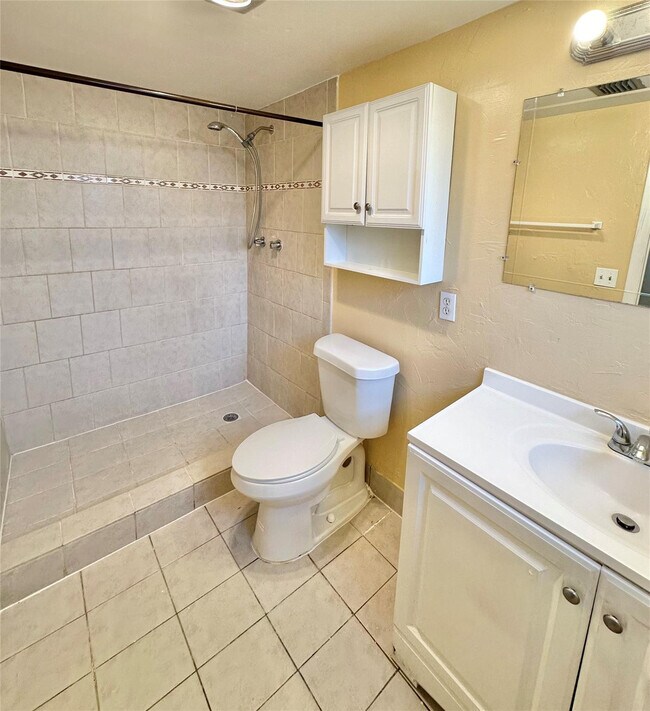 Building Photo - 8900 W Sample Rd
