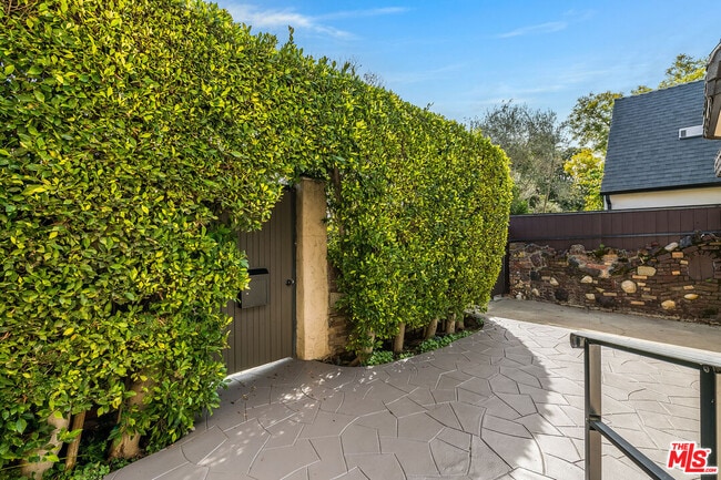 Building Photo - 1217 S Genesee Ave