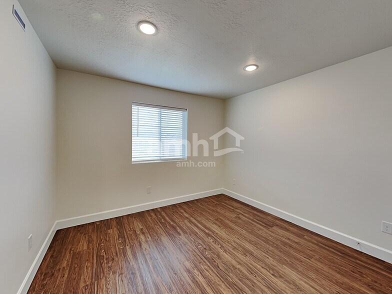 Building Photo - 4418 N Poplar St