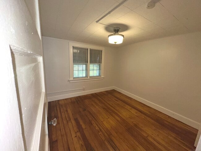 Building Photo - 118 Hawthorne Ave