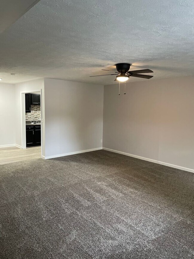 Primary Photo - 380 Main Cross St