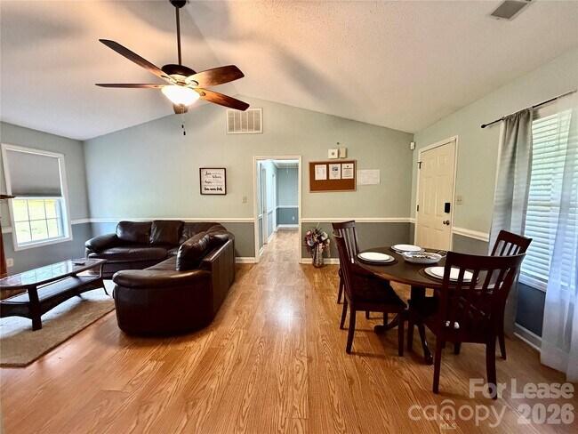 Building Photo - 2809 Faircroft Way