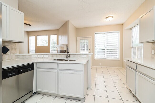 Building Photo - 3336 Raleigh Dr