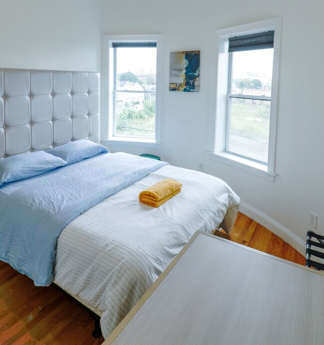 Building Photo - 27 Lambert St