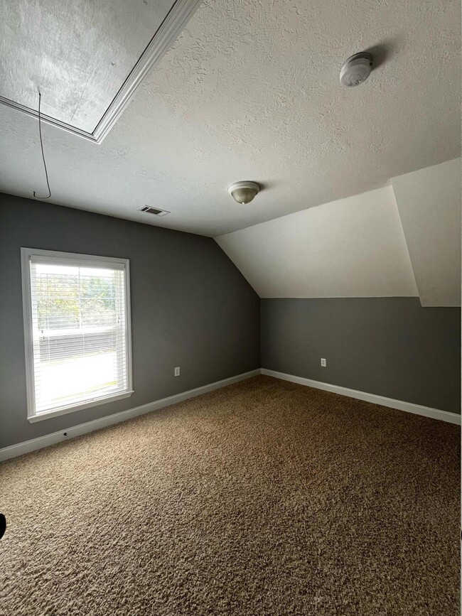 Building Photo - 1100 Autumn Blaze Ln