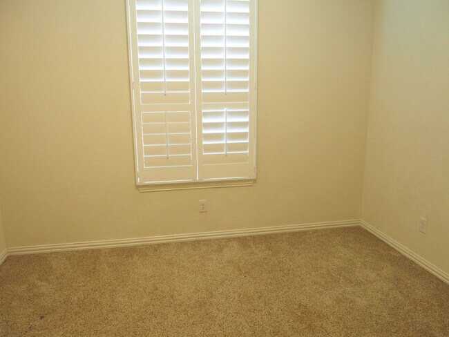 Building Photo - 4 Bed 3.5 Bath in Harvest