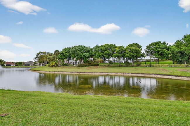 Building Photo - 10337 Trianon Pl