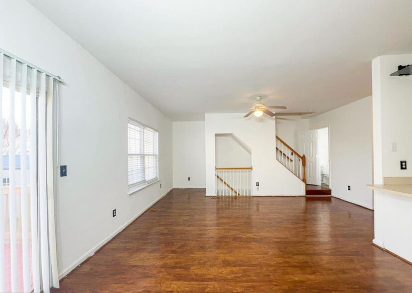 Living area - 8153 Telegraph Rd