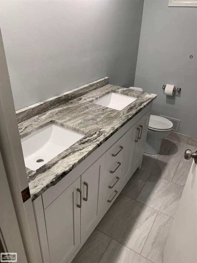 Building Photo - 11489 Anna Lisa Dr