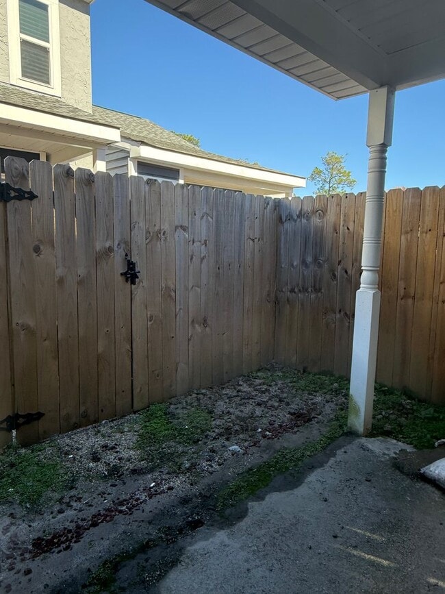 Building Photo - Low maintenance condo living may be right for you!