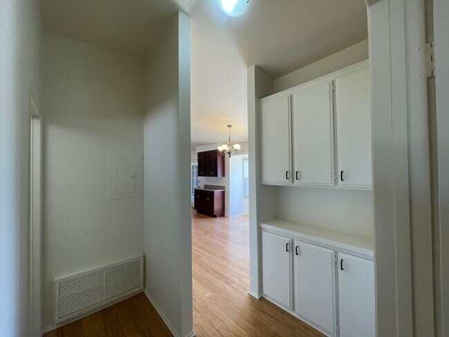 Building Photo - Palmdale 3 Bedroom + 2 Bathroom