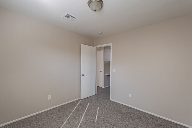 Building Photo - single level 3 bedroom home for rent