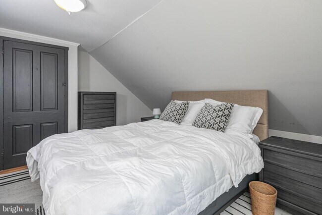 Building Photo - 357 Nassau St