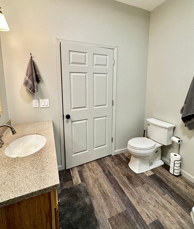 Building Photo - ** SEASONAL RENTAL ** YOUR ALASKAN CABIN I...