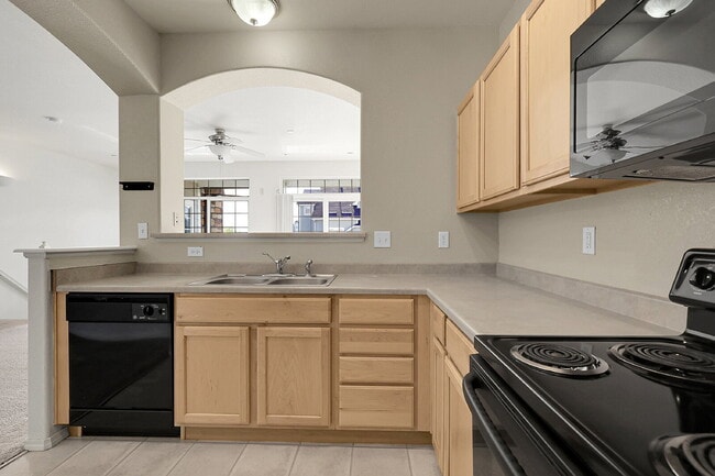 Building Photo - $2,100.00, 2 bed, 2 bath Condo with detach...