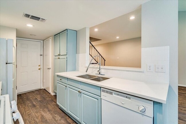 Building Photo - 408 Vista W Ct