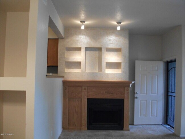 Building Photo - Effortless Central Tucson Living: 2BR Gem with Water/ Sewer/ Trash Included
