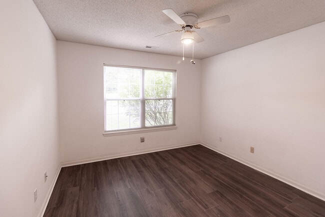 Building Photo - 3700 Wakefield Dr