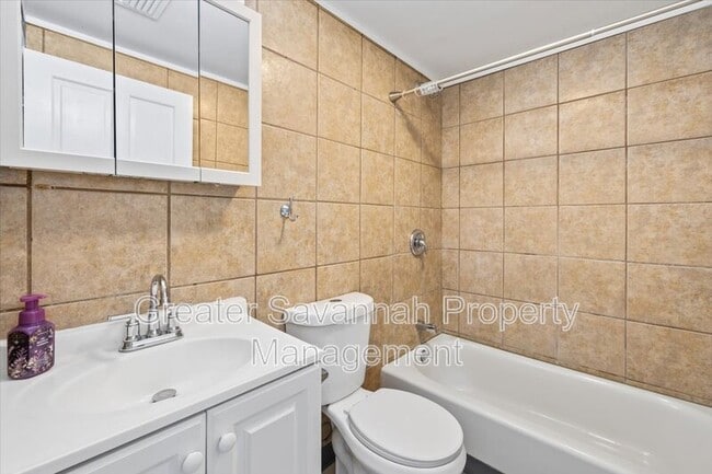 Building Photo - 705 W 47th St