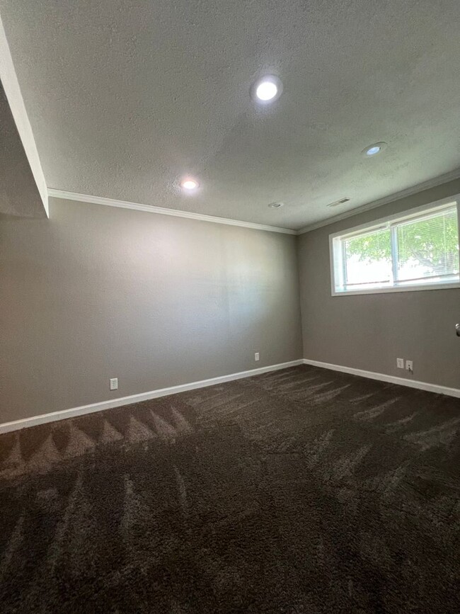 Building Photo - 3 Bedroom In Arbor Gate!!