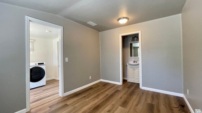 Building Photo - Charming 2 Bedroom, 2 Bathroom Bungalow wi...