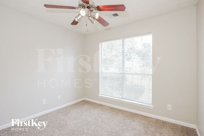 Building Photo - 6165 Pembroke Dr