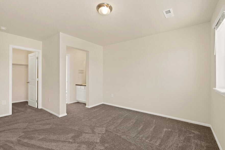 Building Photo - 532 Vicot Way