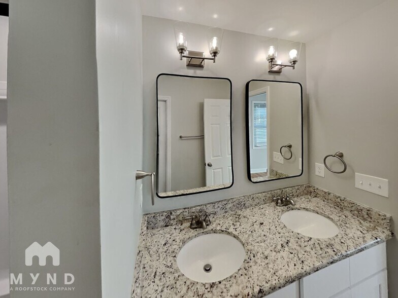 Building Photo - 1109 Old Charlotte Rd