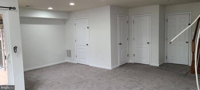 Building Photo - 7538 Stonehouse Run Dr