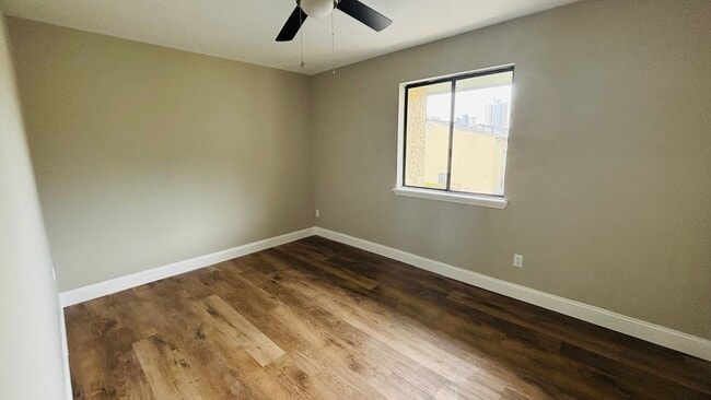 Building Photo - ! Beautiful 2BA/1.5BR Townhome in Gulf Highlands!