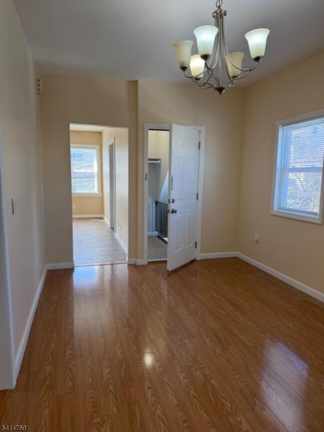 Building Photo - 182 Pierre Ave