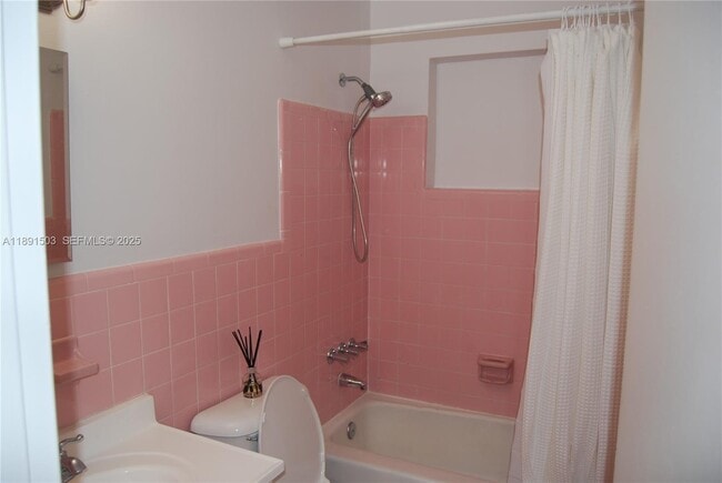 Building Photo - 270 S Melrose Dr