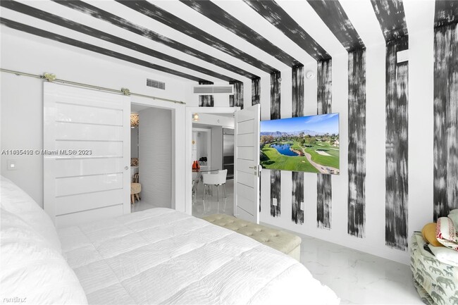 Building Photo - 2 br, 2 bath Condo - 500 Brickell Ave Apt 301