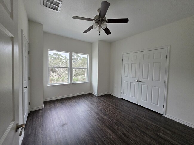 Building Photo - 6110 White Oak Dr