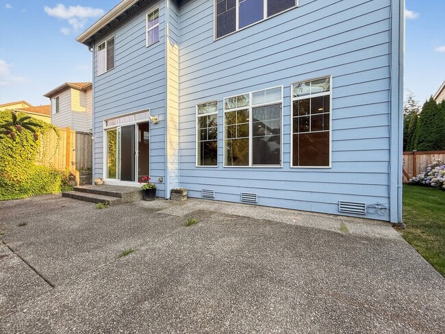 Building Photo - 7607 12th St SE