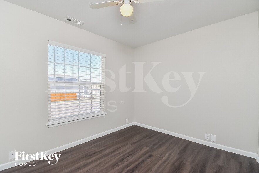 Building Photo - 5918 Vallecito Dr