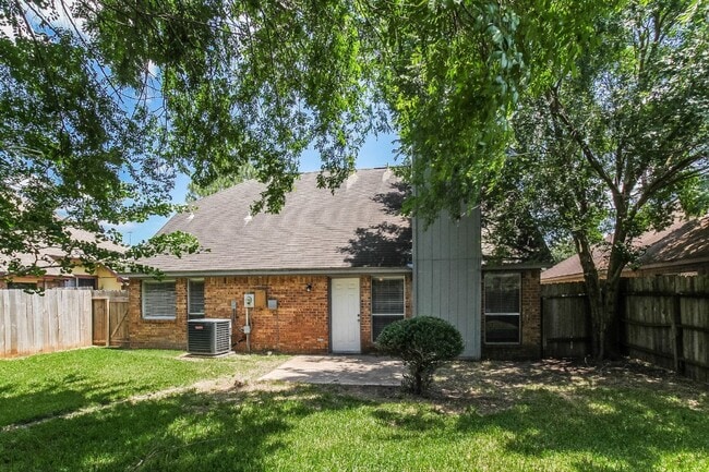 Building Photo - 14530 County Cress Dr