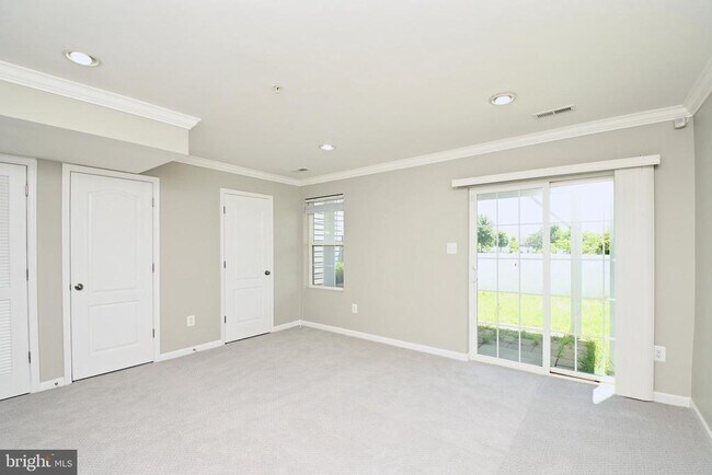 Building Photo - 11177 Southport Pl