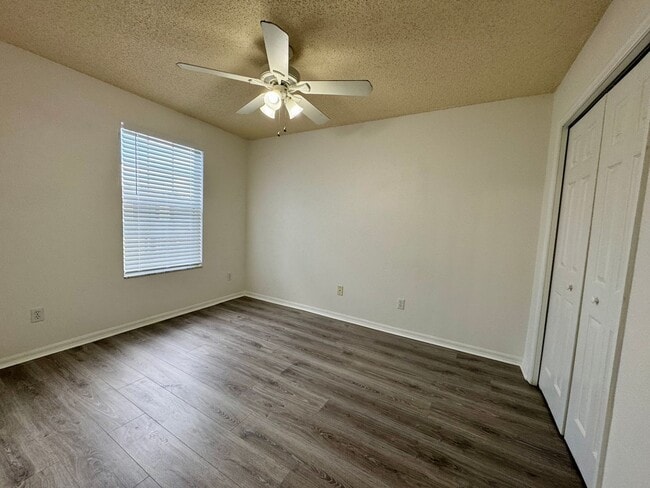 Building Photo - 12644 Somerset Oaks St