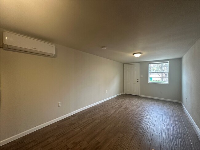 Building Photo - 605 E Hunnicutt St