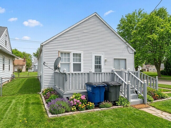 Building Photo - 4726 Burnham Ave