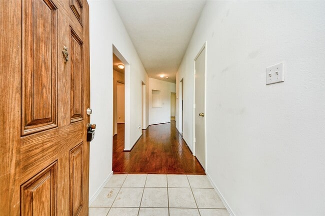 Building Photo - 16134 Coleburn Dr