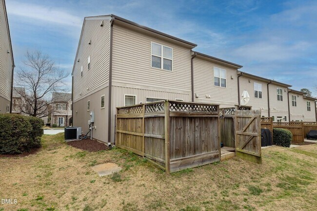 Building Photo - 2816 Piedmont River Way