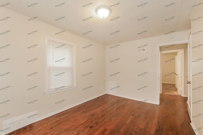 Building Photo - 5024 Glenside Dr