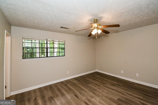Building Photo - 263 Independence Dr