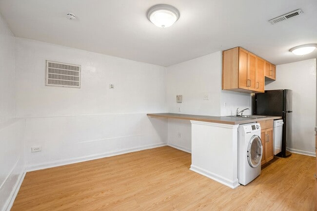 Building Photo - Cozy & Efficient 1 Bed/1 Bath in Carrboro