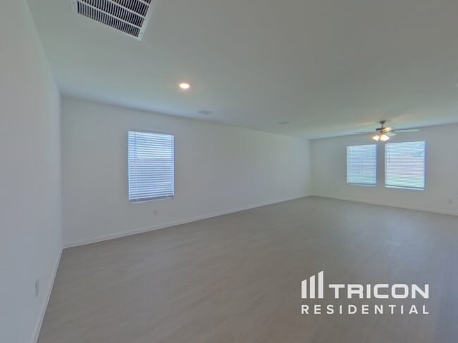 Building Photo - 1728 Poptic Ln