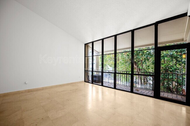Building Photo - 2666 Tigertail Ave